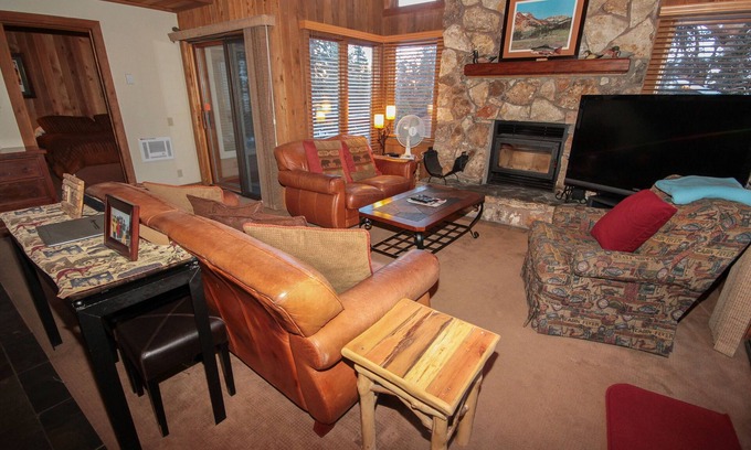 Mammoth Lakes Condo | Mountainback #52, Loft, Corner