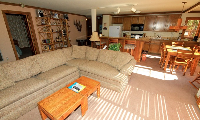 Mammoth Lakes Condo | Mountainback #60, Corner Unit