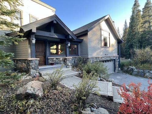 Breckenridge House | Mountains on Sunset