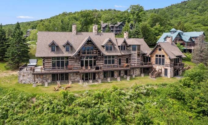 Ludlow House | Mountainside 5-BR Ski-In/Out Okemo Villa