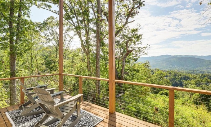 Weaverville Cottage | Mountaintop Gem - Silverstone Cottage