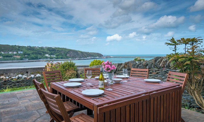 Fishguard Cottage | Mowbray, Holiday Cottage Fishguard, Sleeps 10, 5 bedrooms, bathrooms