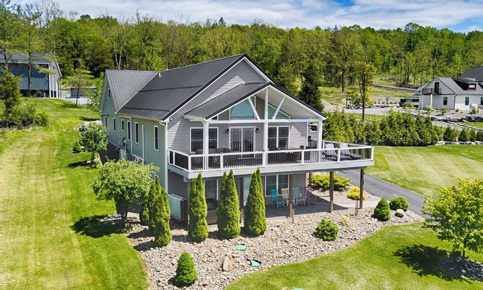 Lodi House | Moxie on the Lake: Relaxing Pet Friendly Seneca Lake Getaway!