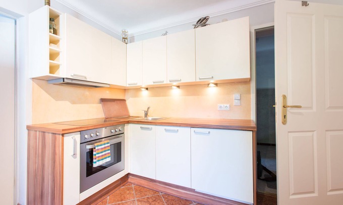 Taxham House | MOZART APARTMENT PAPAGENA