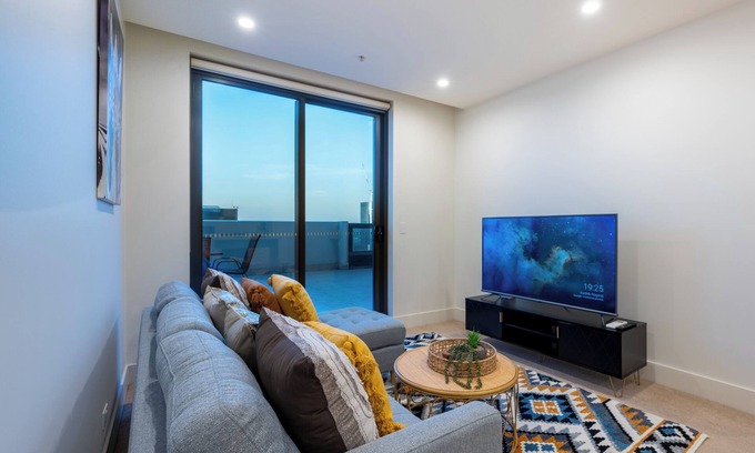 Melbourne Central Business District Apartment | MSA Vision: 3-Bed 2-Bath apartment with Balcony, City Views, Gym, Pool & Parking