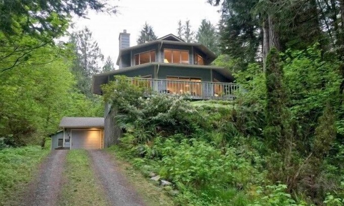 Glacier House | Mt. Baker Lodging Cabin 13–Sleeps 8!