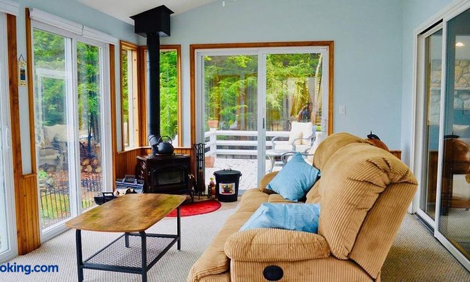 Blakeslee Apartment | Mt. Maplewood Lake House Apt.