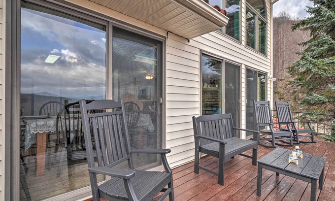 Burnsville Cottage | Mtn-view Burnsville Retreat 24 Mi to Ski Slopes!