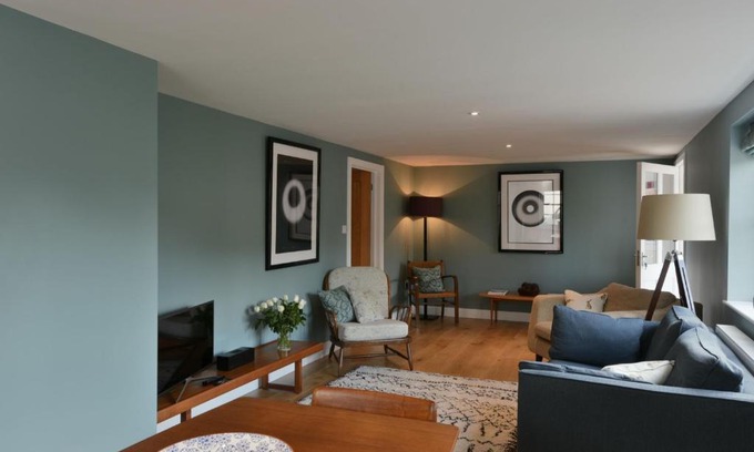 Hadleigh House | Mulberry Cottage