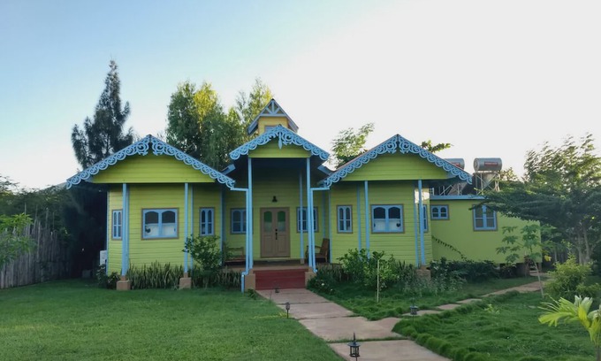 Treasure Beach House | Mulberry Cottage 3 minutes walk to beach!