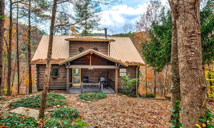 Townsend Cabin | Multi-level riverfront home w/water views, WiFi, game room, AC, private hot tub