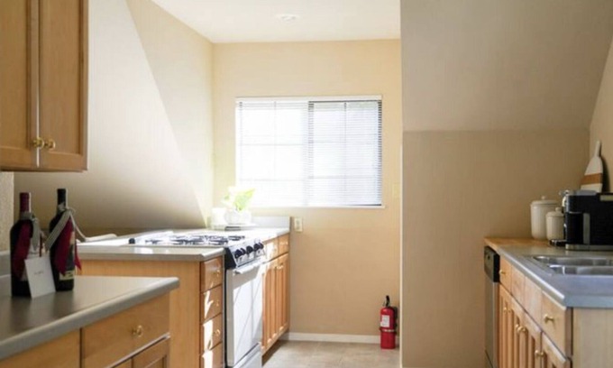 Peninsula Village House | Multi-Space Lakehouse