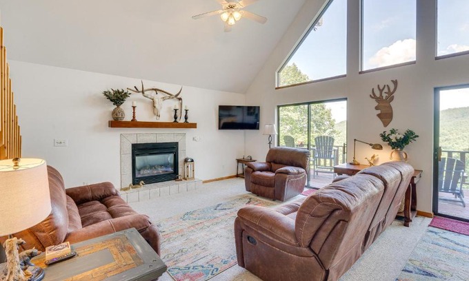 Upper Peachtree House | Murphy Cabin with Deck and Sweeping Mountain Views!