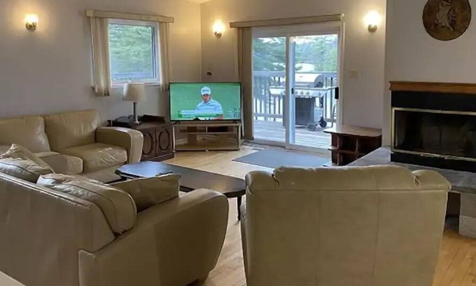 Gravenhurst Resort | Muskoka House at Granite Ridge