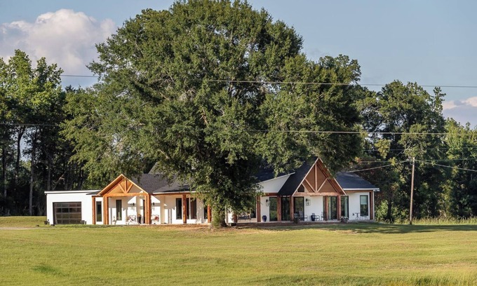 Lincoln Parish House | Must See>RUSTON LUXURIOUS, SPACIOUS RETREAT for Groups, Families, Events, 5 Bed