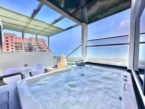 Taman Melaka Raya Apartment | MW Imperio Residence 2Bedroom Sea View Private Jacuzzi Villa