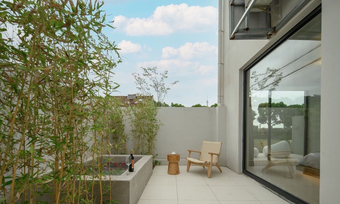 Downtown Shanghai Hotel | My Home