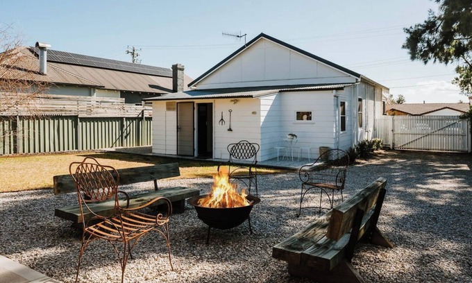 Central Mudgee Cottage | Mygoura Cottage Charming Country Living in Town