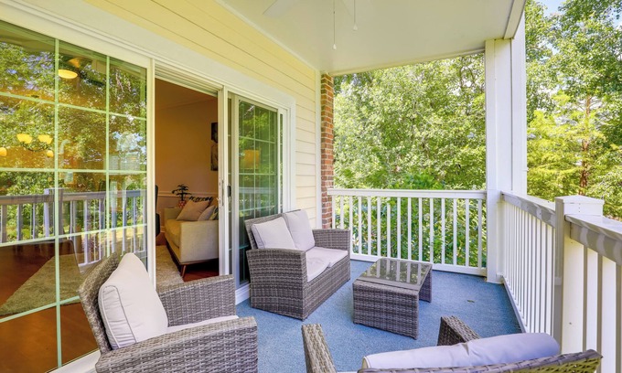 Myrtle Beach Condo | Myrtle Beach Condo w/Pool: 7 Mi to Downtown!