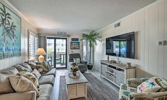 Myrtle Beach Apartment | Myrtle Beach Condo with On-Site Pool and Beach Access