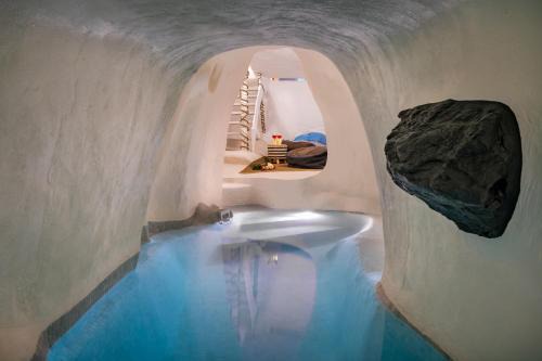 Messaria Villa | Mystagoge Retreat with subterranean pool/jacuzzi