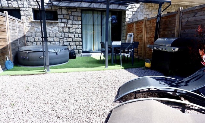 Ajaccio Apartment | N°10 Air-conditioned 2-bedroom Jacuzzi house in Ajaccio