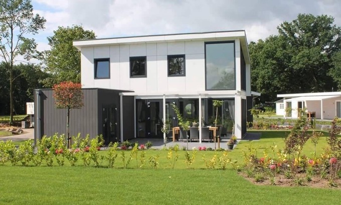 Susteren House | n/a