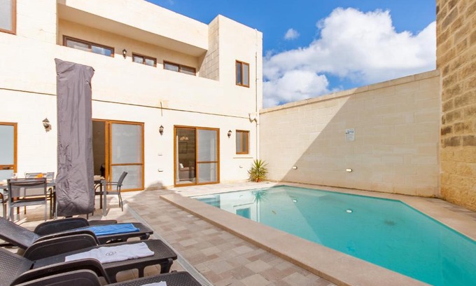 Nadur House | Nadurija, So Nice Gozitan Villa + Pool - Happy Rentals