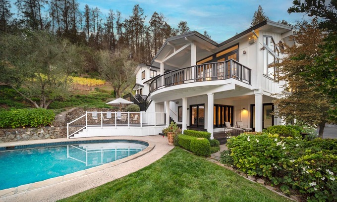 St. Helena House | Napa Luxury Vacation Estate with Pool!
