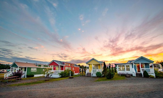 Trenton Resort | Narrows Too Camping Resort Loft Cottage 12