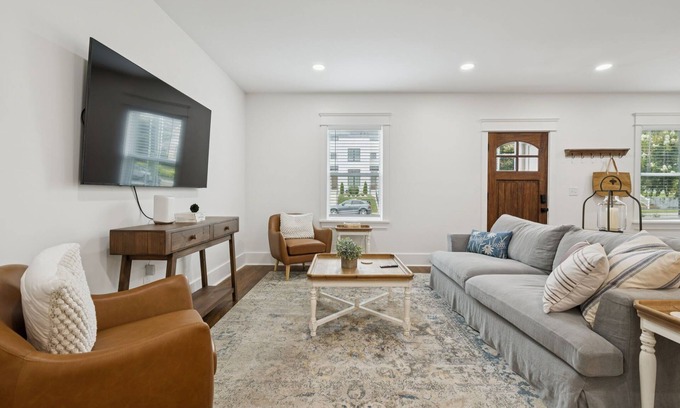 Salemtown House | Nash Urban Oasis w/Rooftop & Modern Amenities!