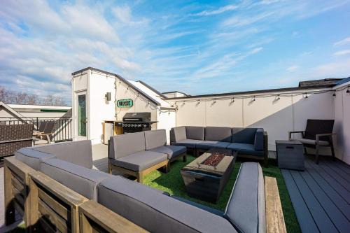 Nashville House | Nashville Tropics - Rooftop Deck - East Nashville