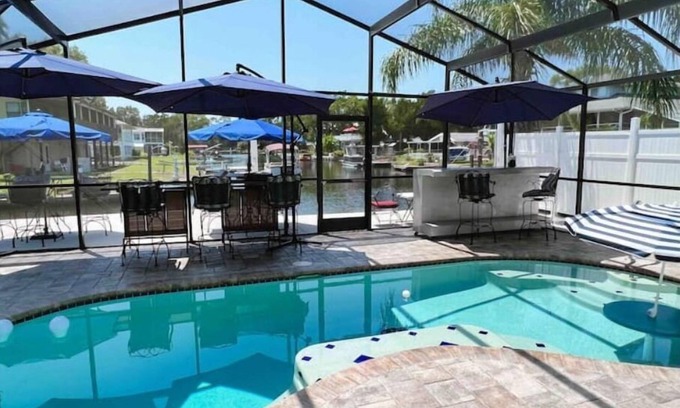 Weeki Wachee Gardens House | Nature Coast Retreats in beautiful Weeki Wachee, Florida