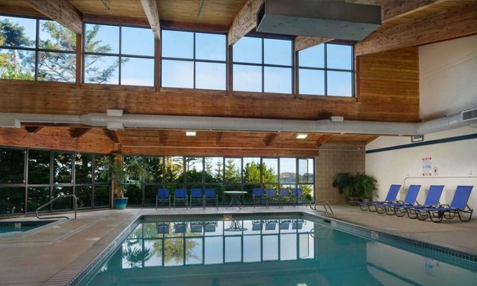 Newport House | Nature Escape! 2 Comfy Units, Pool, Parking