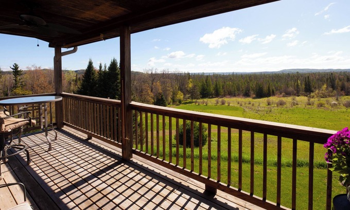 Cedar Bed & Breakfast | Nature Getaway, Menu breakfast served in your room