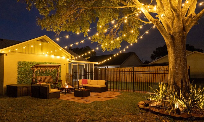 Seffner Community Alliance House | Nature Getaway with lake view and a game room!