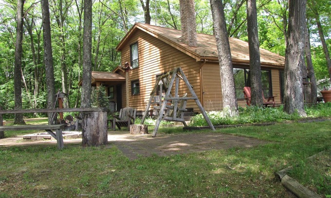 Paris House | Nature lovers retreat right on the edge of the river