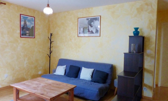 Saint-Palais Apartment | Nature Retreat with Hiking Trails, Near Montluçon - Cozy 2BR Apt, Parking, Pet-Friendly