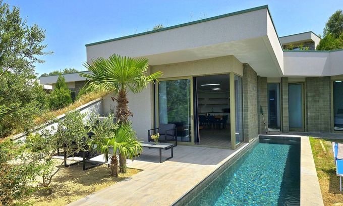 Ishem Ski Chalet | Nature Retreat with Private Pool 279