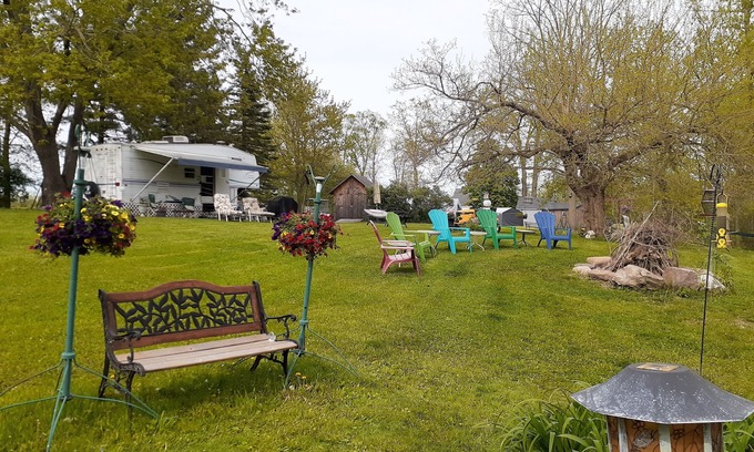 Niagara Falls House | Nature's Haven in Niagara Falls