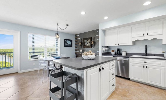 Cedar Key Condo | Nature's Landing condo with bay view