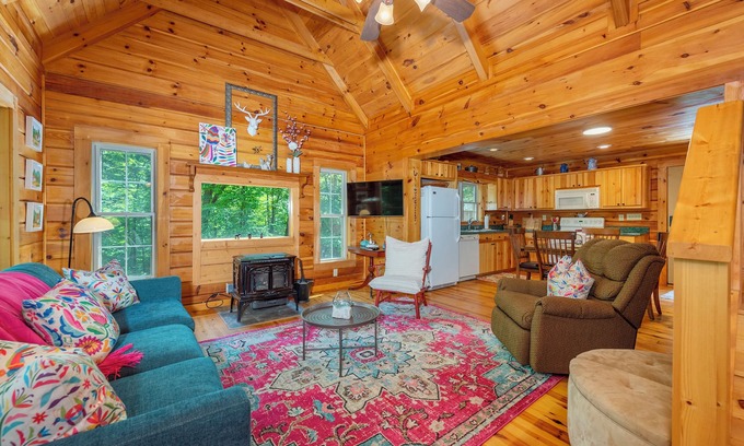 Old Fort Cabin | Nature's Nook Cabin | Fire Pit, Pet Friendly & Community Waterfall!