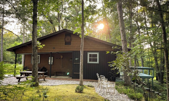 Irons Cabin | Nature's Paradise in a Riverfront Cabin! Tranquil Setting & Endless Outdoor Fun!