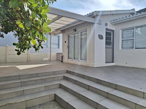 L'Agulhas House | Nautilus Flat