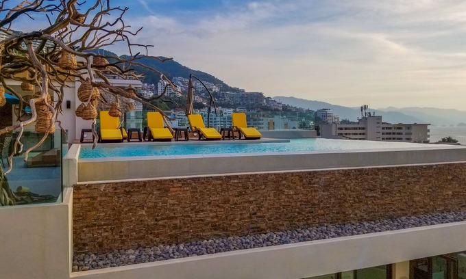 Emiliano Zapata Condo | Nayri 501 - Ocean View - Wrap-around Balcony in Zona Romantica
