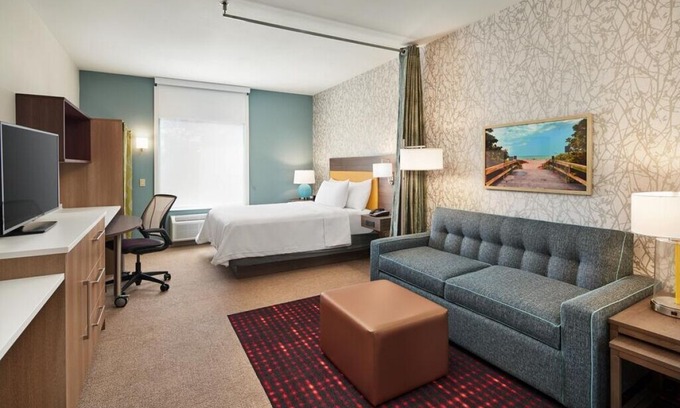 Interchange Square Hotel | Near Attractions and Beach, Two Modern Units, Pool, Free Parking