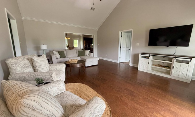 Albany House | Near Fishing, Parks & More – Leesburg Escape 4BR, 2 BA Home