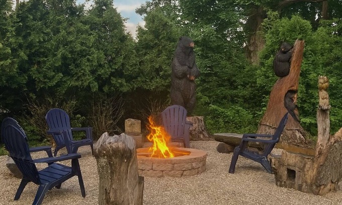 Stevensville Cabin | Near Lake MI | Retreat style home | Hot tub & Sauna