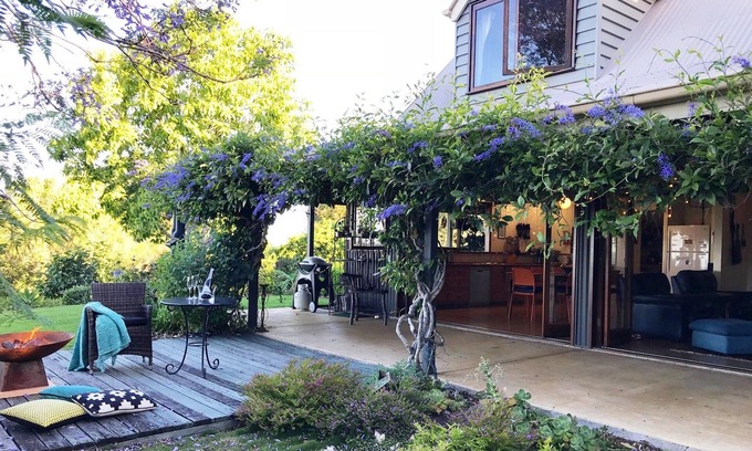 Mapleton House | NEAR MONTVILLE . LATE CHECK-OUT ON SUNDAYS OF 5pm . when booking a weekend