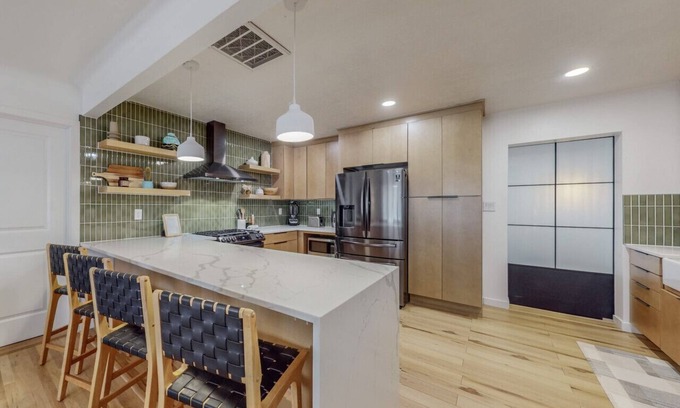 Victory Hills House | Near Nob Hill | Great Backyard